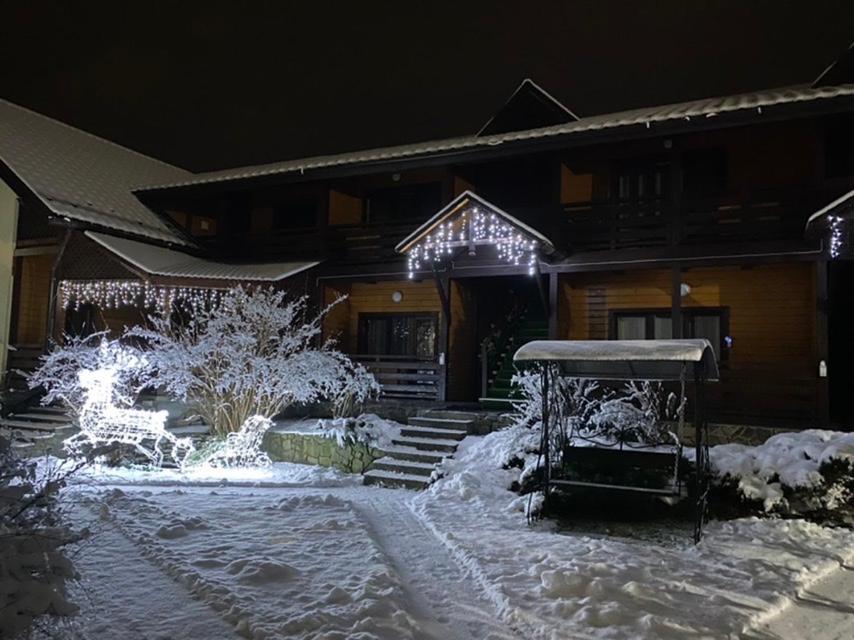 Central Courtyard 斯拉夫西克 外观 照片
